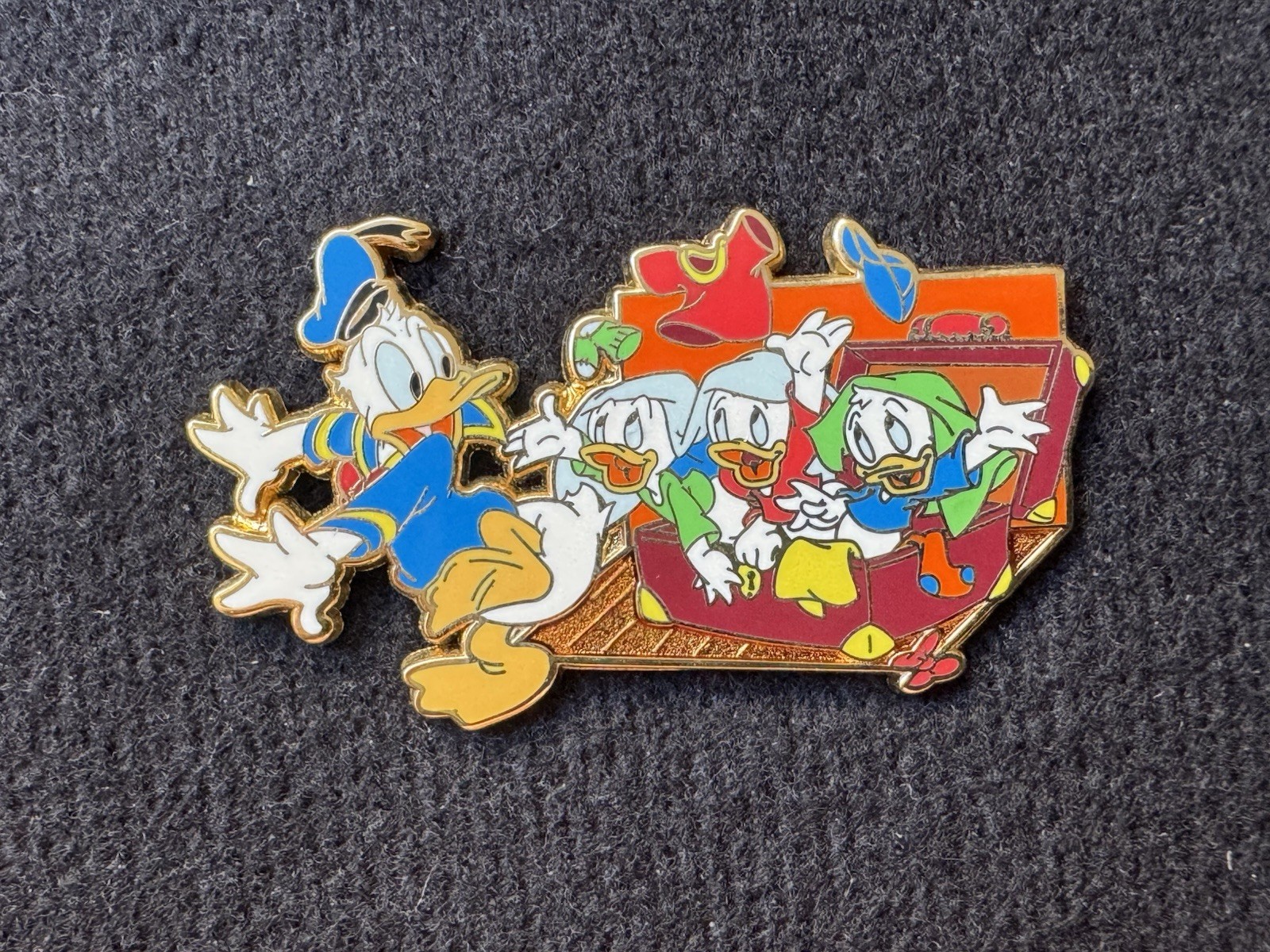 Disney LE 250 Donald Duck & Nephews Vacation Series Rare