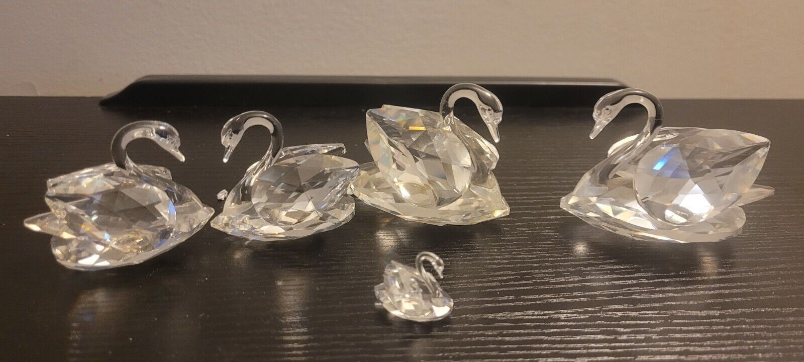 5 Swarovski Swan Crystal Figurines, NO BOXES. 2 LARGE 2 MEDIUM 1 SMALL/TINY.