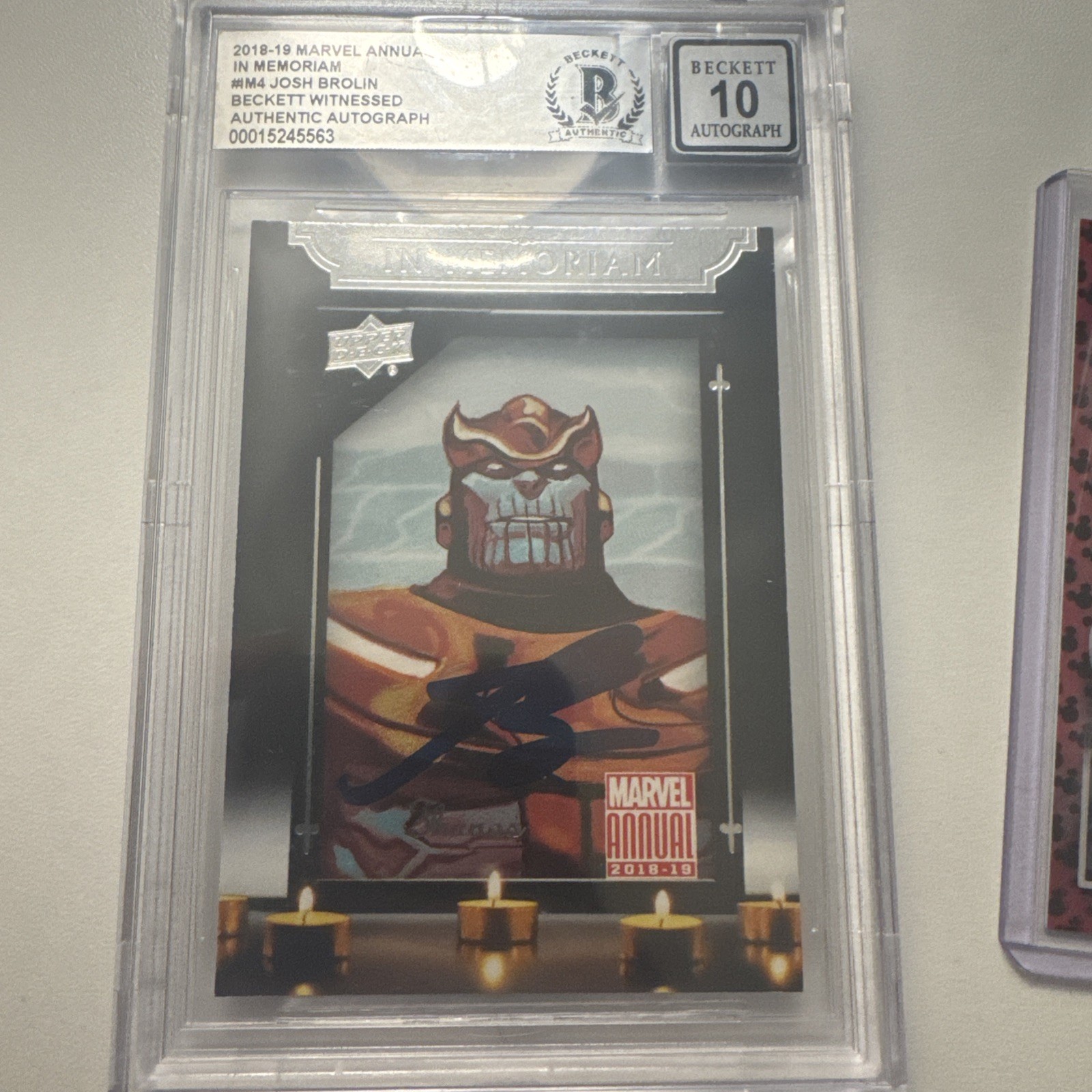 Josh Brolin Thanos Autograph 2018-19 Marvel Annual In Memoriam #IM4 Beckett 10 S