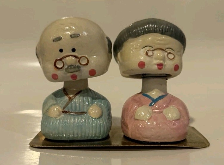 VTG Japanese Porcelain Grandparents/Elders in Kimonos Bobblehead / Nodder + base