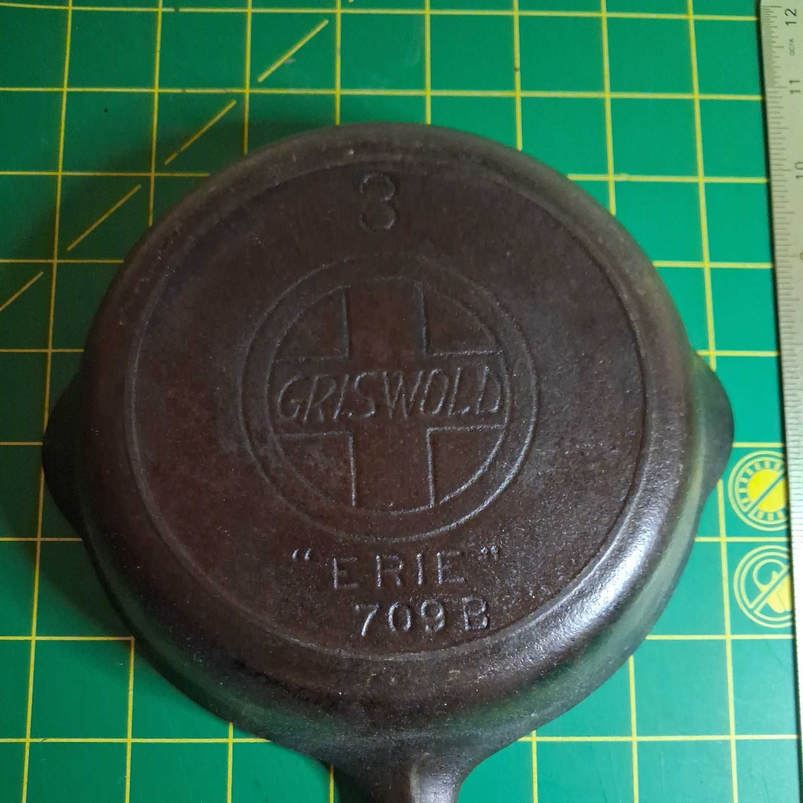 Griswold ERIE Cast Iron Skillet Frying Pan 709B Cast Iron Cookware