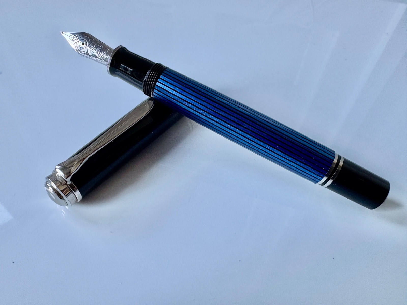 Pelikan M805  Souverän Fountain Pen Medium (M) Nib, Blue Stripes