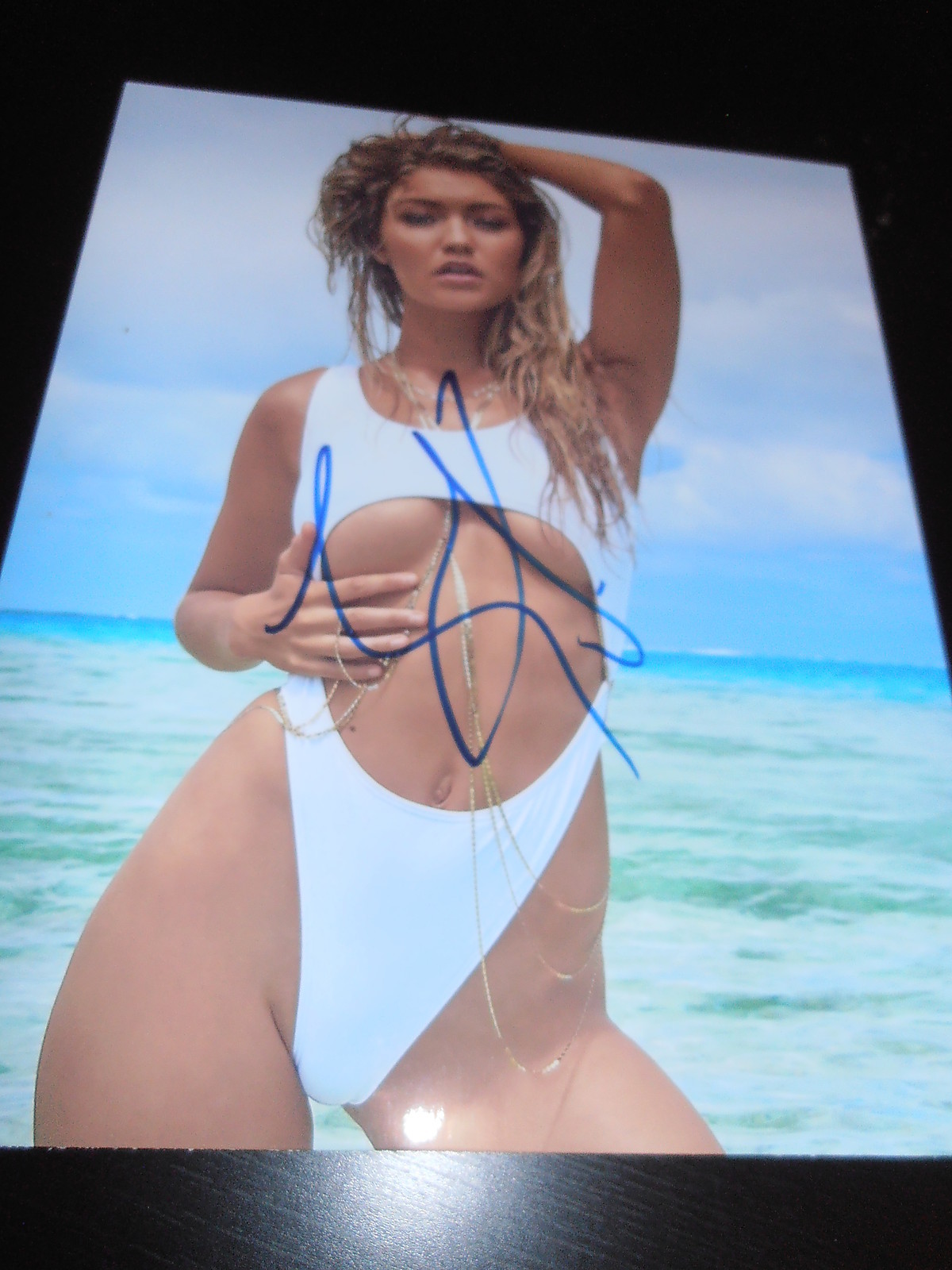 GIGI HADID SIGNED AUTOGRAPH 8x10 PHOTO SPORTS ILLUSTRATED SWIMSUIT IN PERSON COA