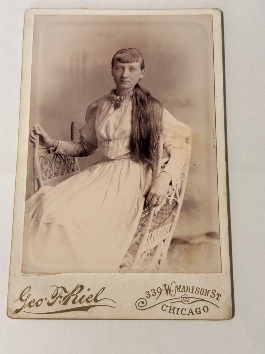 Antique Chicago IL Cabinet Card Beautiful Young Lady Long Hair