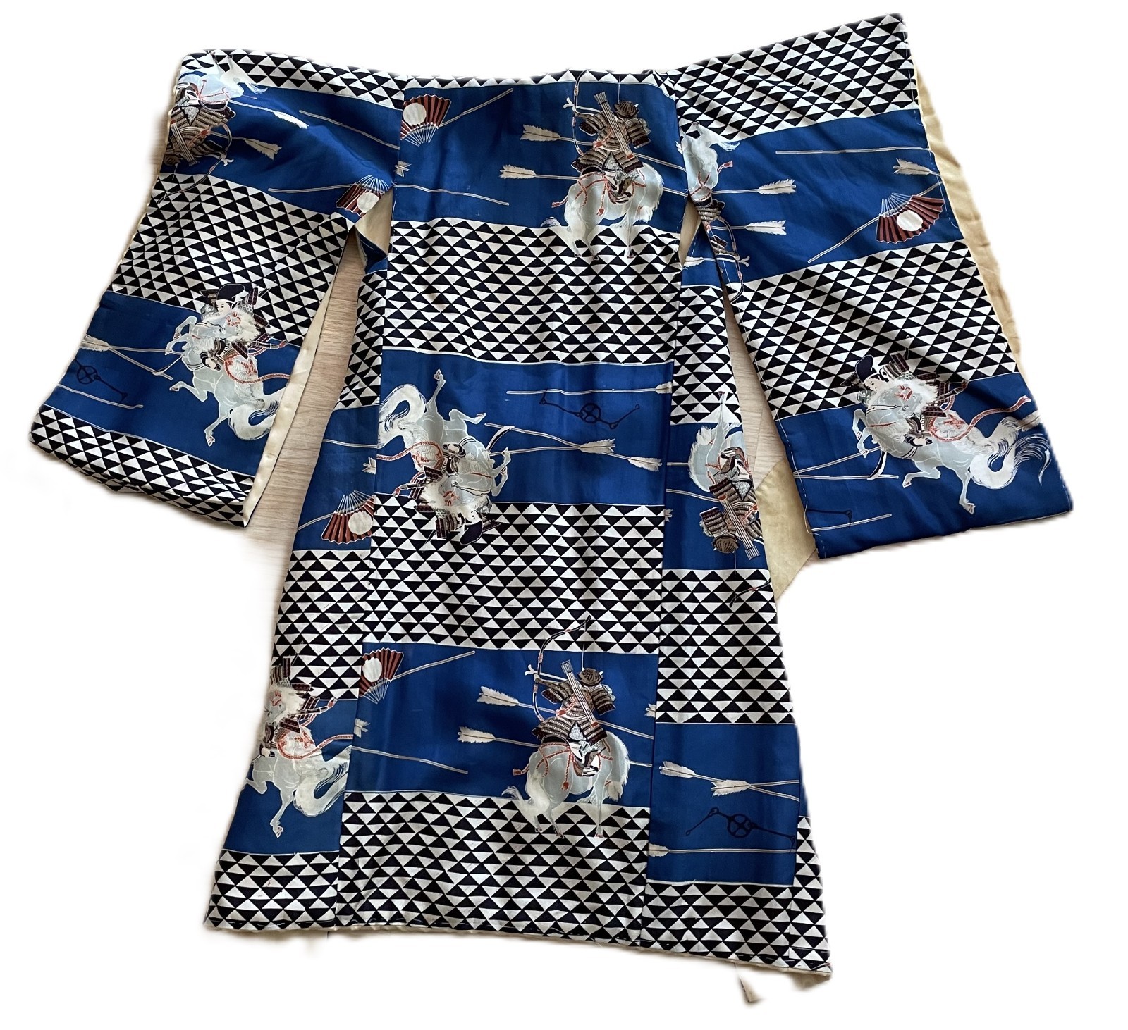 Antique 1900s Child\'s Japanese Silk Kimono W/Tie, Incredible Print