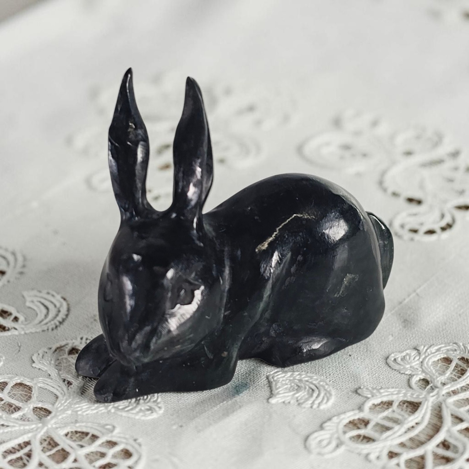 Vintage Carved Black Onyx Stone Rabbit Figurine Bunny Paperweight Fetish 2.25\