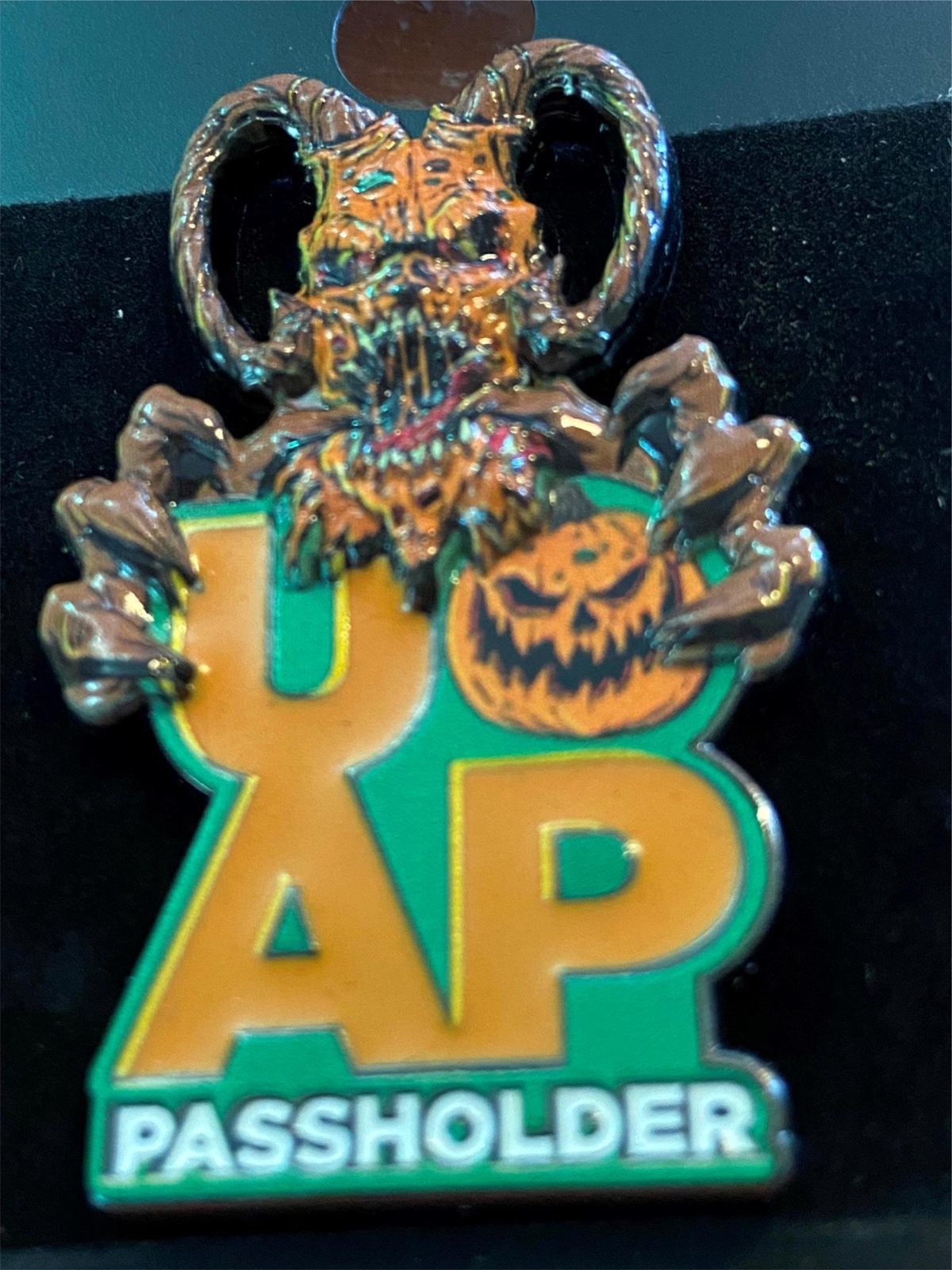 Universal Halloween Horror Nights Pin HHN 2022 Pumpkin Lord UOAP Passholder Universal Halloween Horror Nights Pin HHN 2022 Pumpkin Lord UOAP Passholder