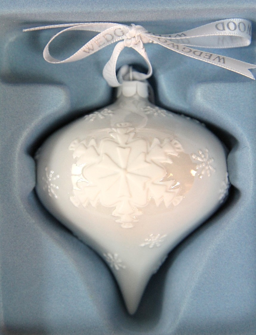 WEDGWOOD  WHITE  FINIAL OR TEARDROP CHISTMAS ORNAMENT  SCARCE - -IN ORIGINAL BOX