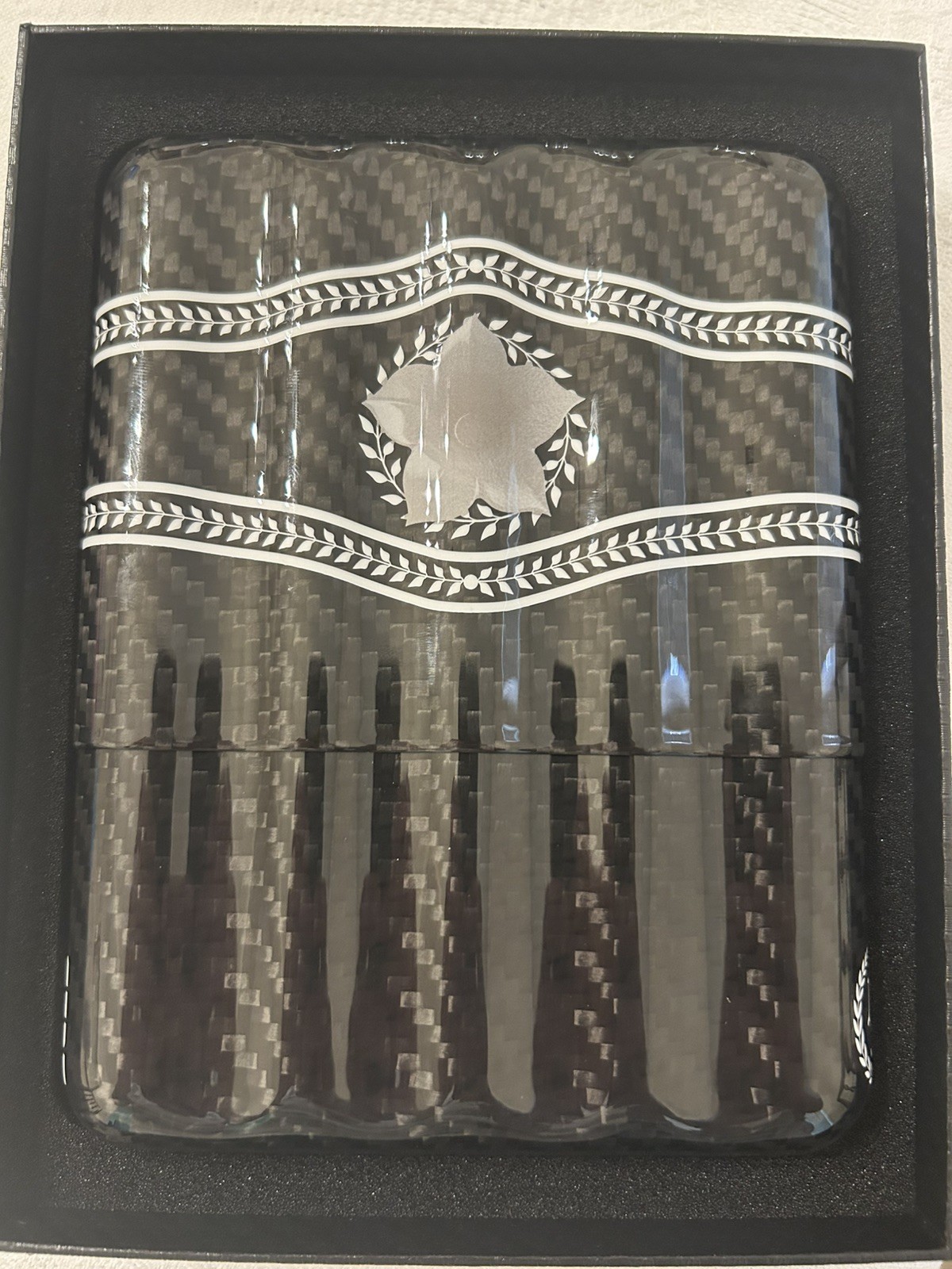 La Flor Dominicana Carbon Fiber 5 Finger  Cigar Case. New.