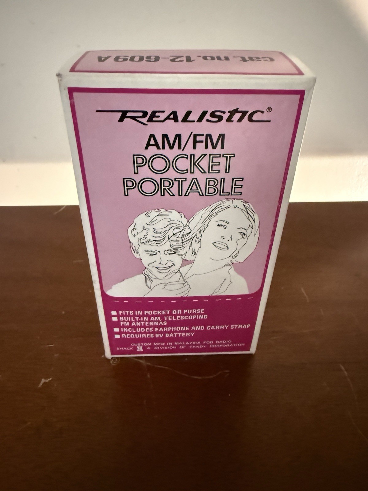 Vintage RS Realistic AM FM Solid State Pocket Hand Held Radio 12-609A - WORKS