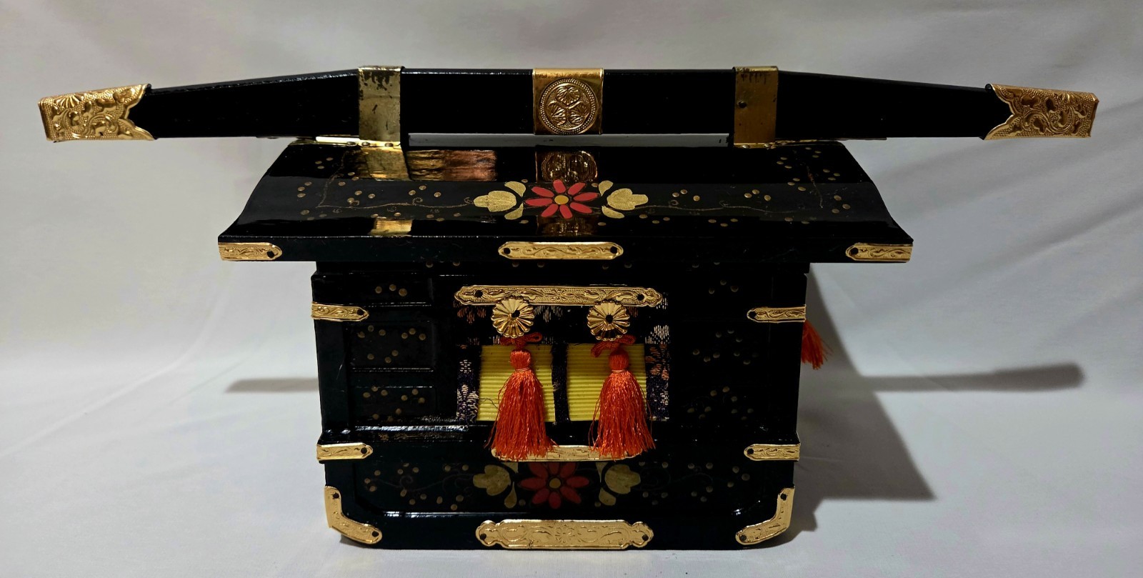 Vintage Mid-Century Japanese Black Lacquerware Palanquin Jewelry Music Box