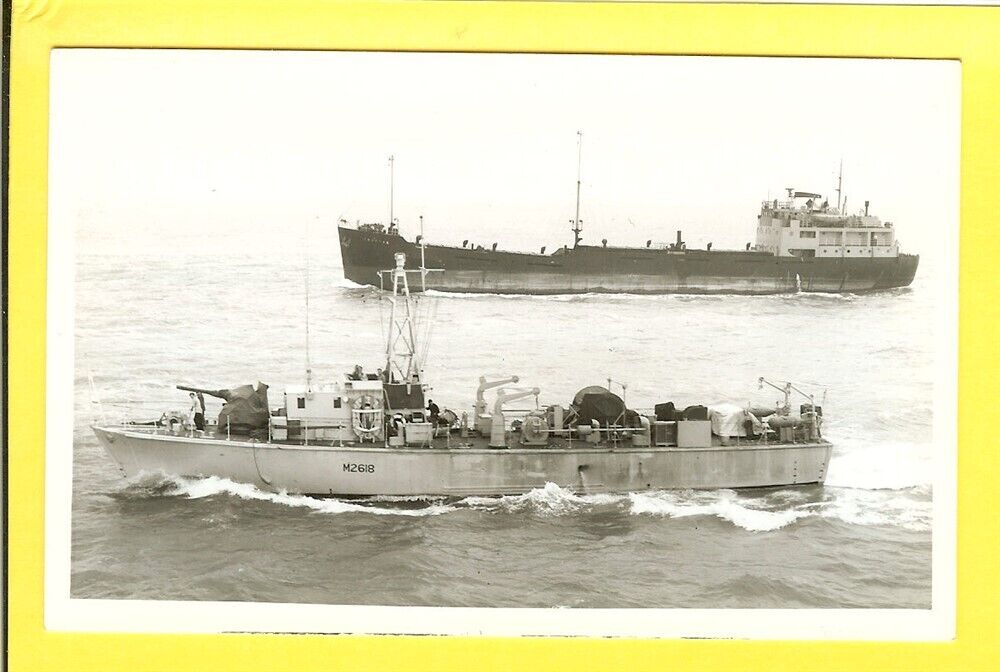 1953-1966 British Inshore Minesweeper M2618 HMS Cobham Original Photo
