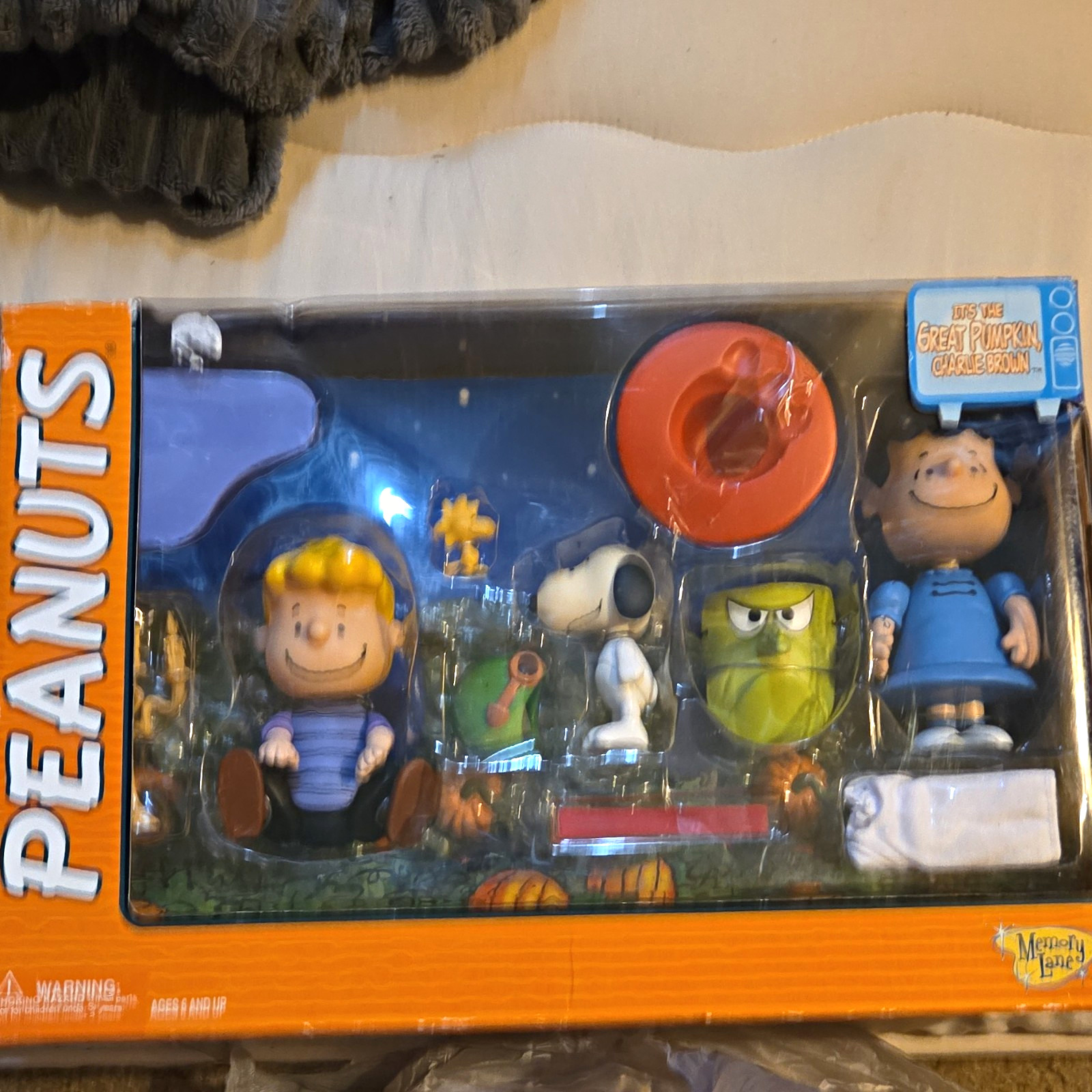 Memory Lane Peanuts Great Pumpkin Charlie Brown Boxed Figure Set w/ Snoopy Memory Lane Peanuts Great Pumpkin Charlie Brown Boxed Figure Set w/ Snoopy