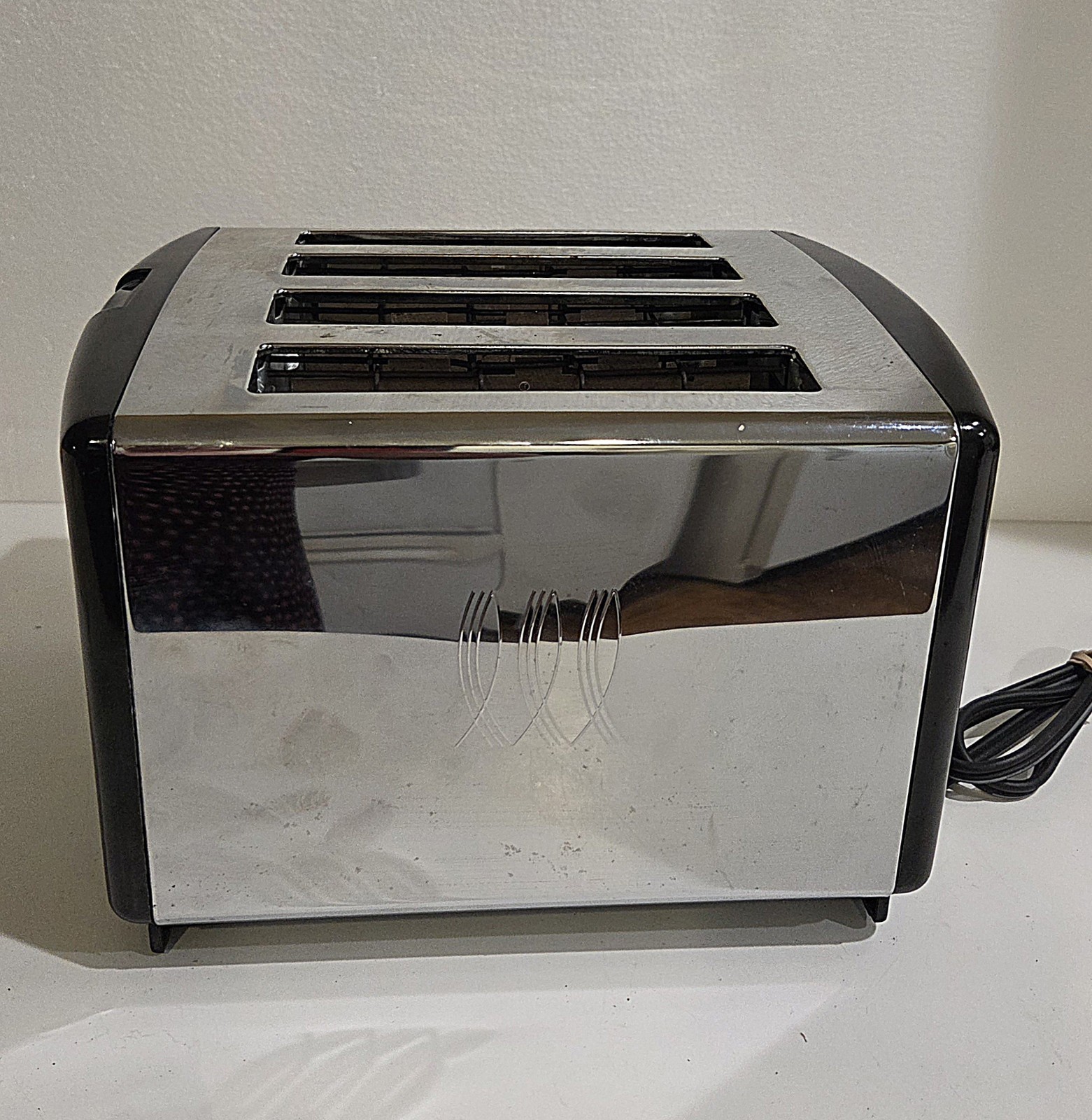 Vtg Toastmaster 4 Slice Toaster Model D1050 Chrome Retro Made USA TESTED WORKS