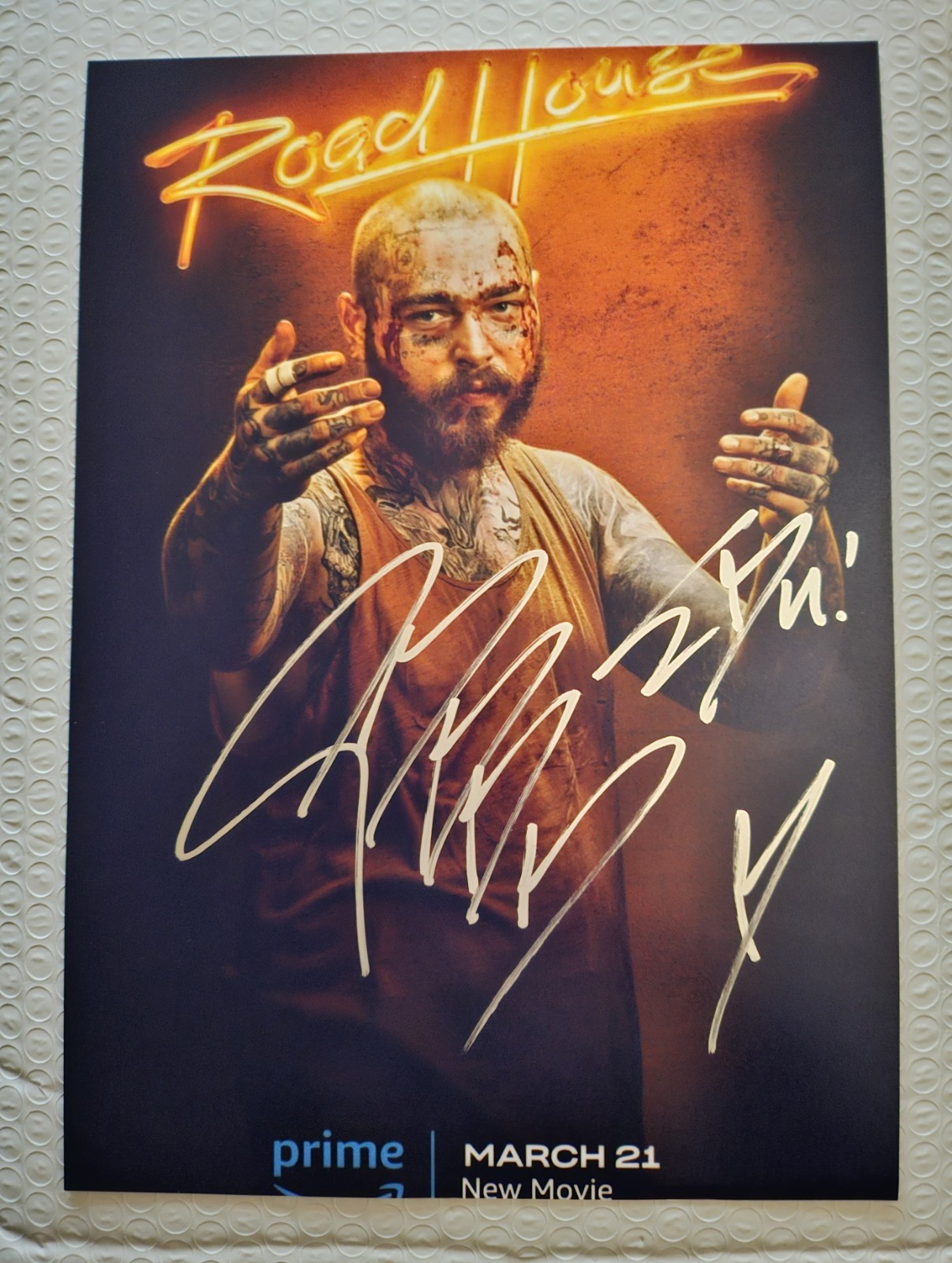 W/COA ORIGINAL POST MALONE AUTOGRAPH 8.5 X 12 W/COA ORIGINAL POST MALONE AUTOGRAPH 8.5 X 12