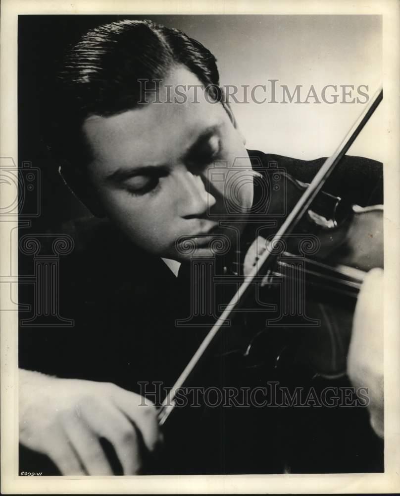 1946 Press Photo Violinist Isaac Stern - hcx52333