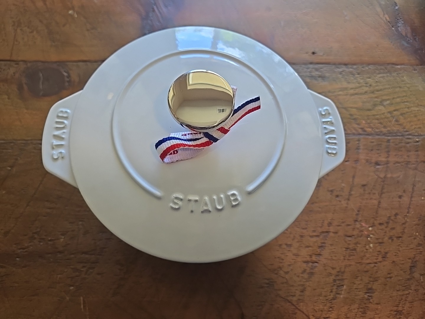 Staub White Cast Iron Cocotte Chistera Drop Structure 16cm 1.74L Made in France Staub White Cast Iron Cocotte Chistera Drop Structure 16cm 1.74L Made in France