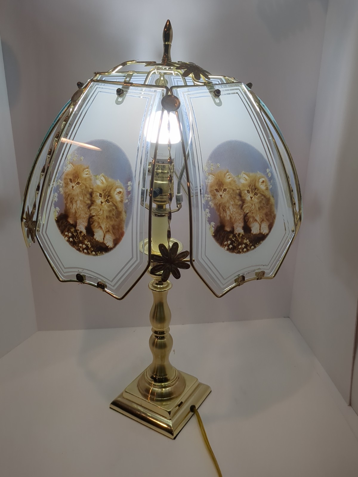 Vintage Lamp OK LIGHTING Kittens Cats Glass Panels Lamp 3 way Vintage Lamp OK LIGHTING Kittens Cats Glass Panels Lamp 3 way