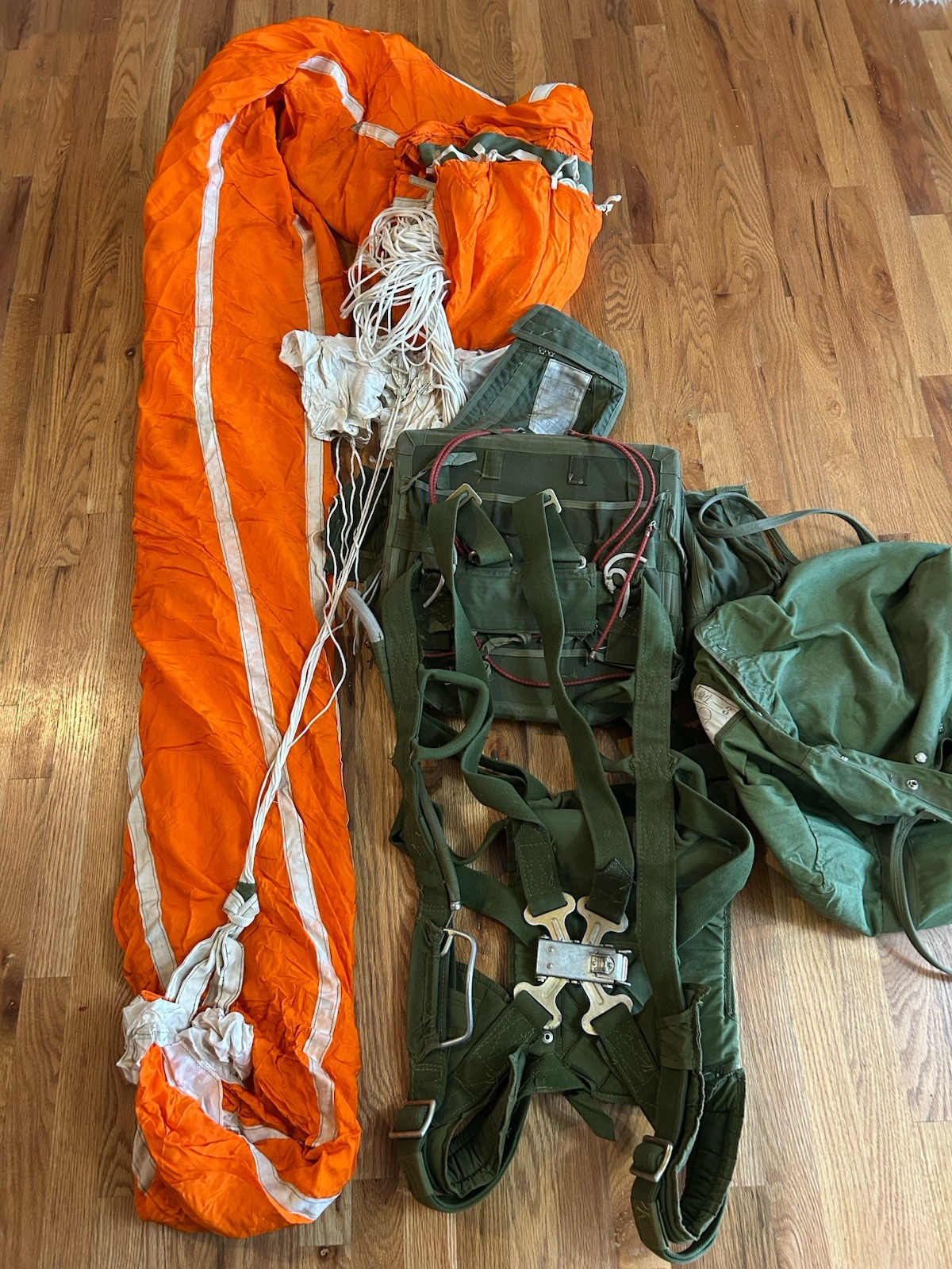 Fantastic VTG CHINESE Military Paratrooper PARACHUTE Assembly Backpack Harness Fantastic VTG CHINESE Military Paratrooper PARACHUTE Assembly Backpack Harness