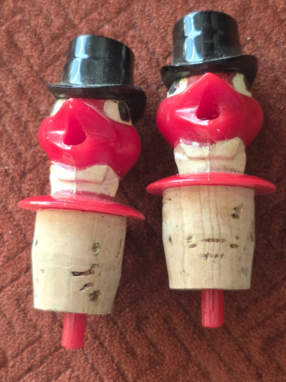 Vintage Hard Red Plastic Dapper Bird Bottle Stoppers Schenley Scotch Whiskey NOS