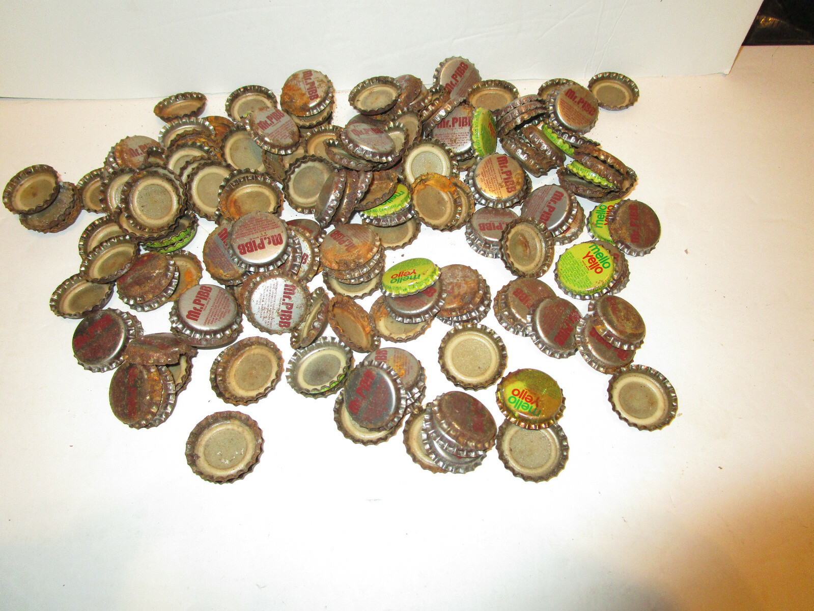 Large lot of Mr Pibb and Mello Yellow bottle caps Sm Flat rate Box FULL  