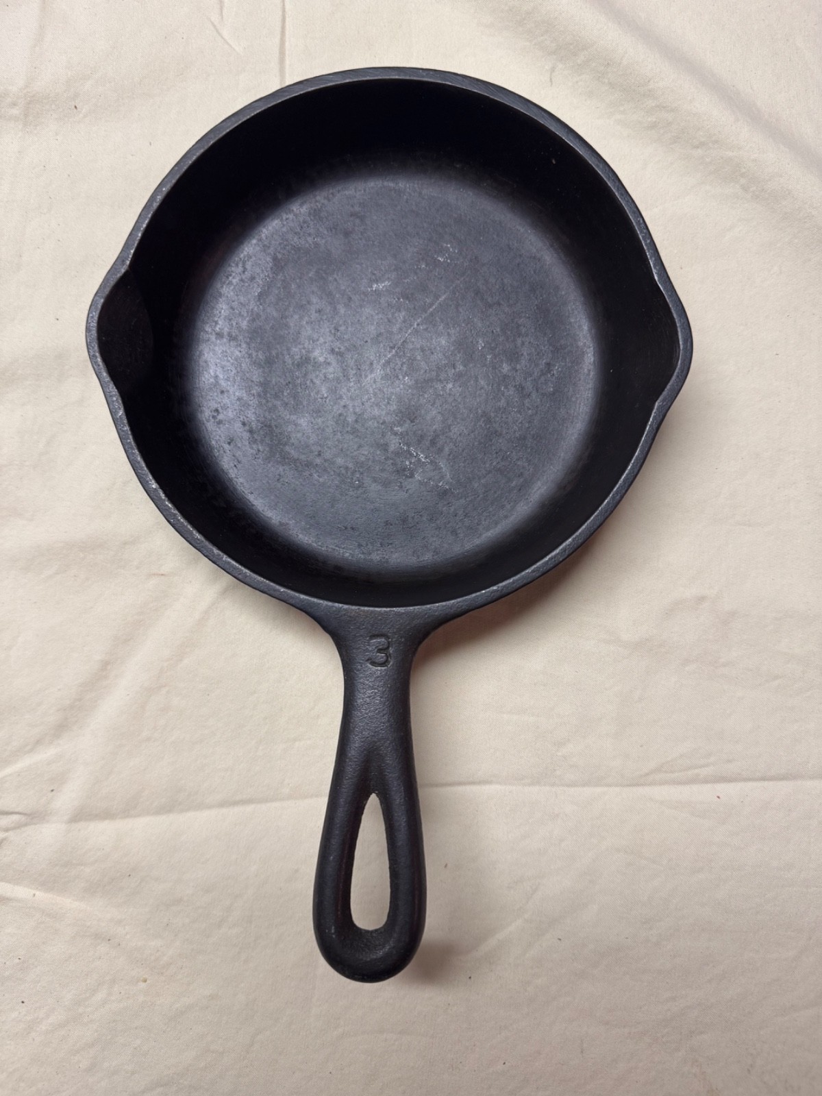 Vintage Wagner Ware Sidney -O- No. 3 cast iron skillet, pattern 1053.
