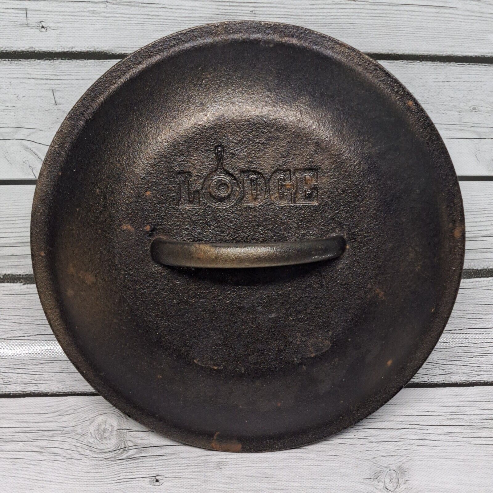 Lodge 10 1/4 inch No. 8 Cast Iron Lid