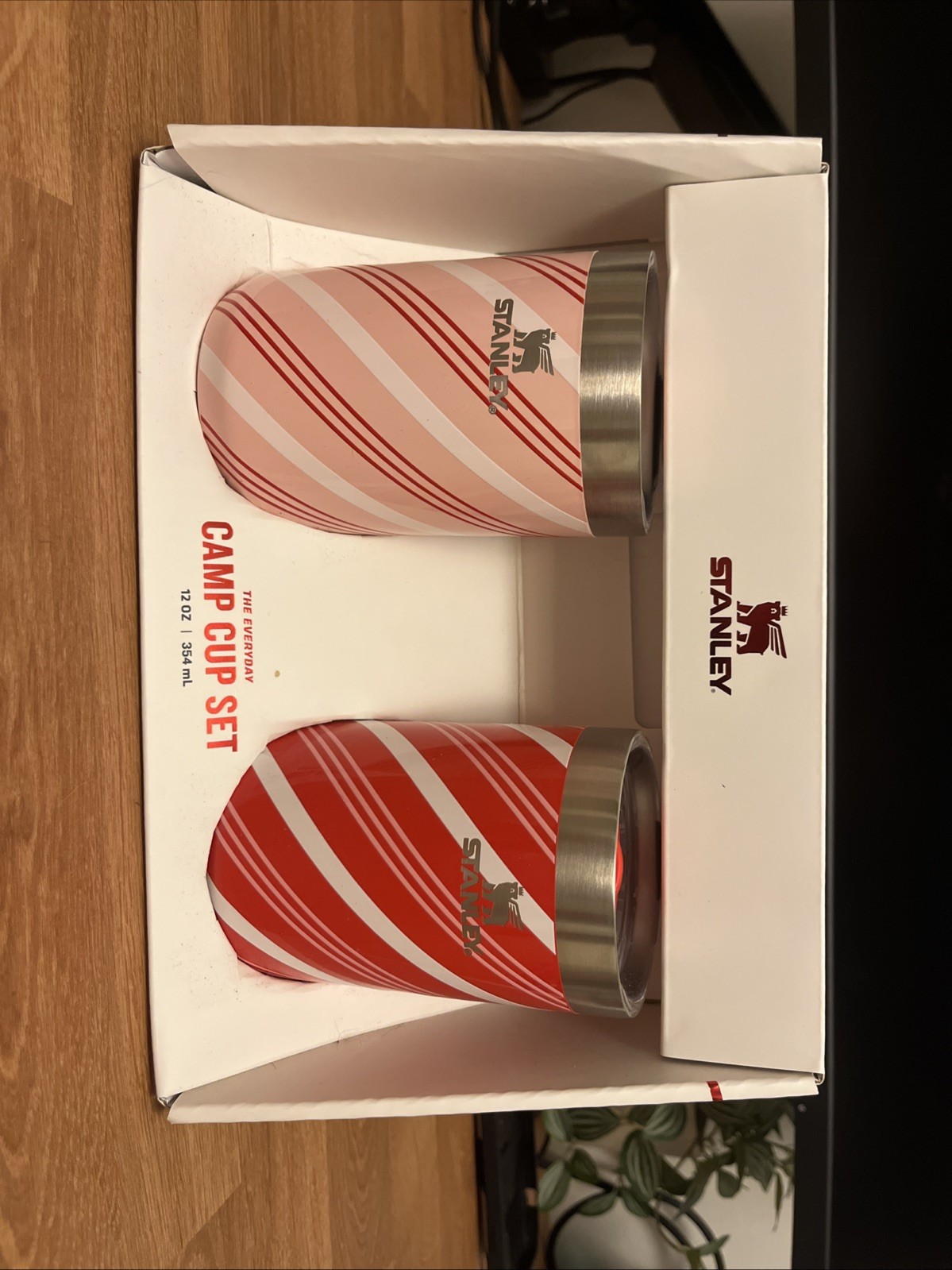 Stanley Christmas Camp Cup Set of 2 Limited Edition 2025 Stanley Christmas Camp Cup Set of 2 Limited Edition 2025