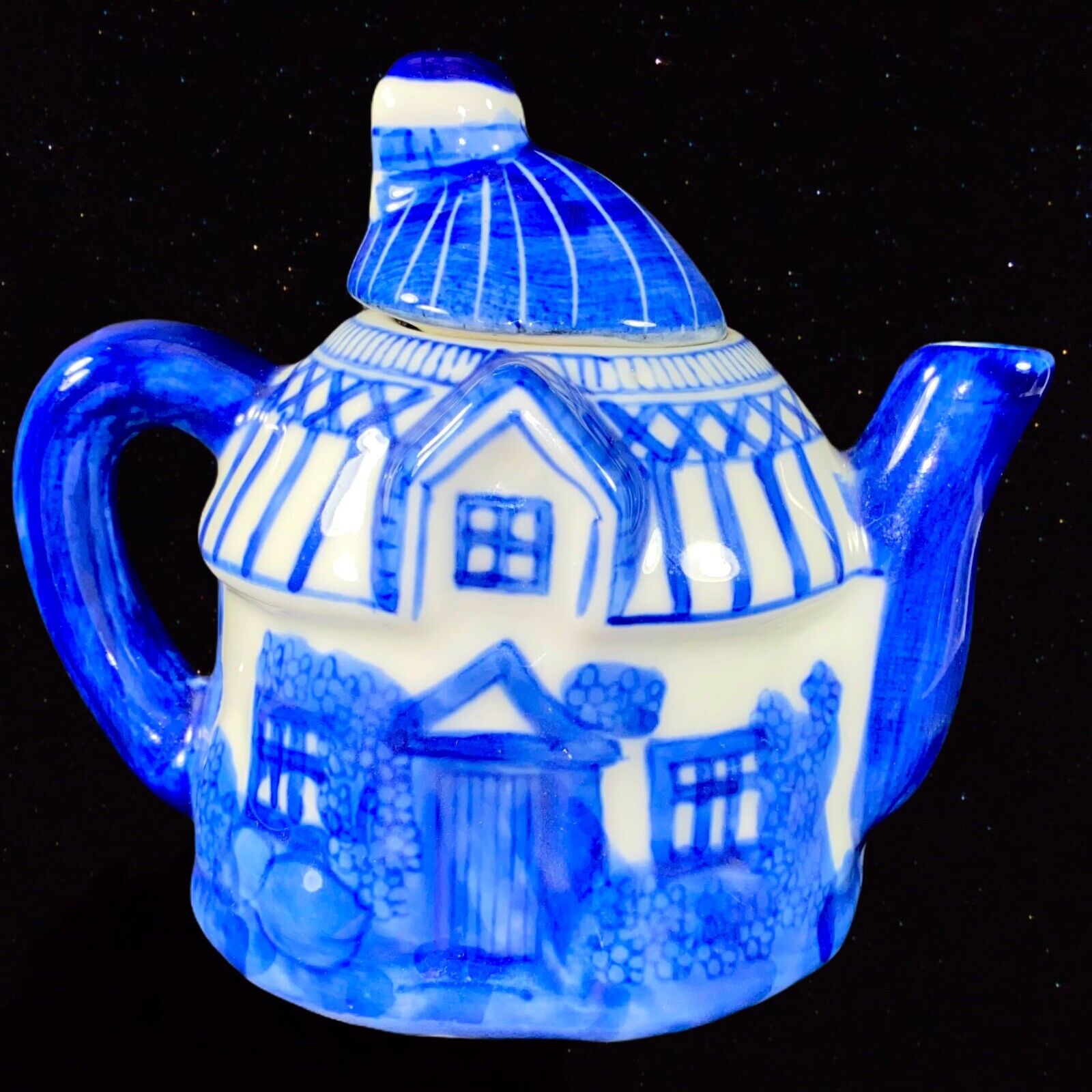 BOMBAY COMPANY Blue & White Teapot ARABESQUE TILE pattern 5”T 5.5”W Cobalt Blue