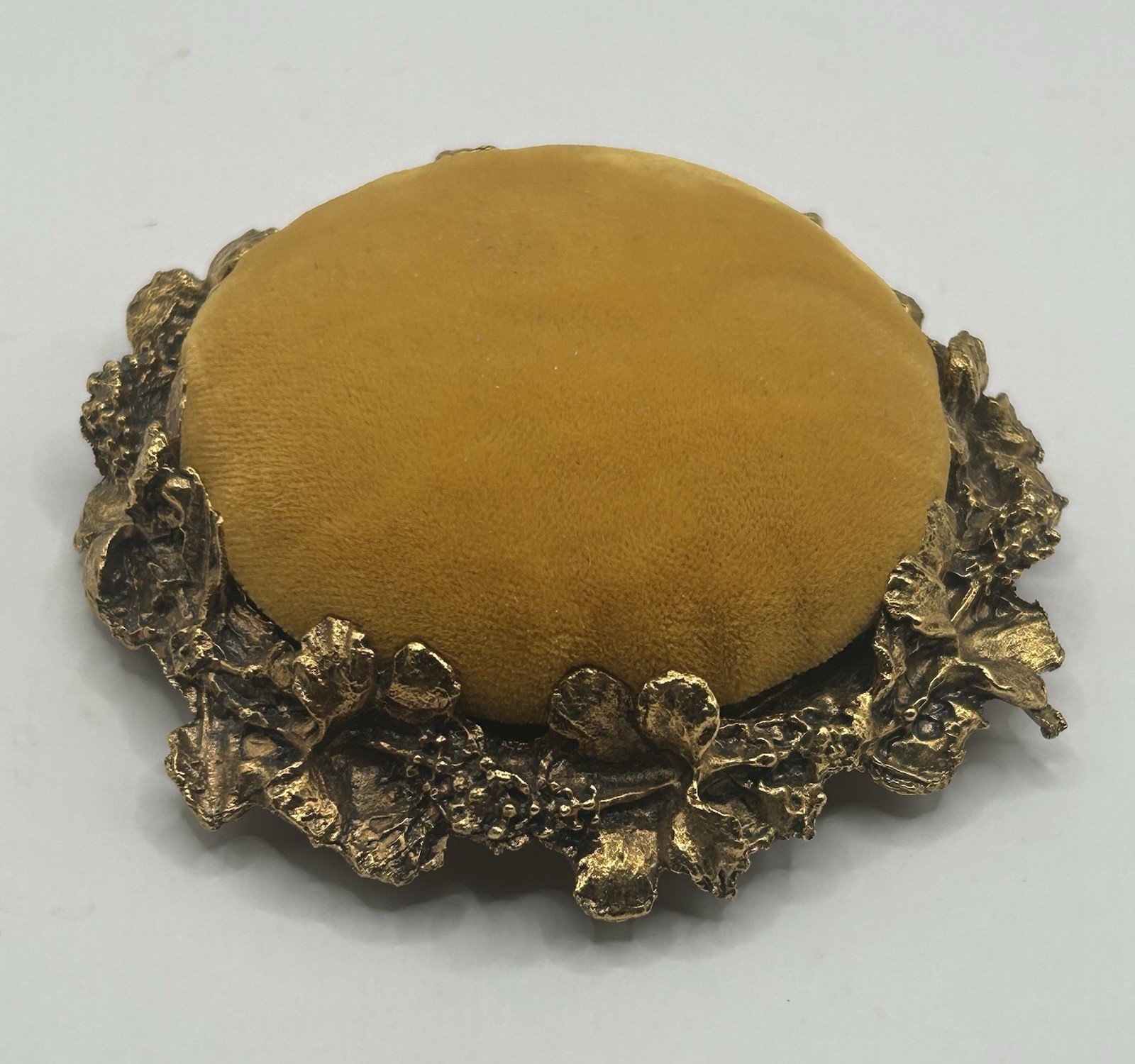 Vtg 1950s Gresco Gold Tone Velvet Pin Cushion Hibiscus Floral Heavy Metal Base