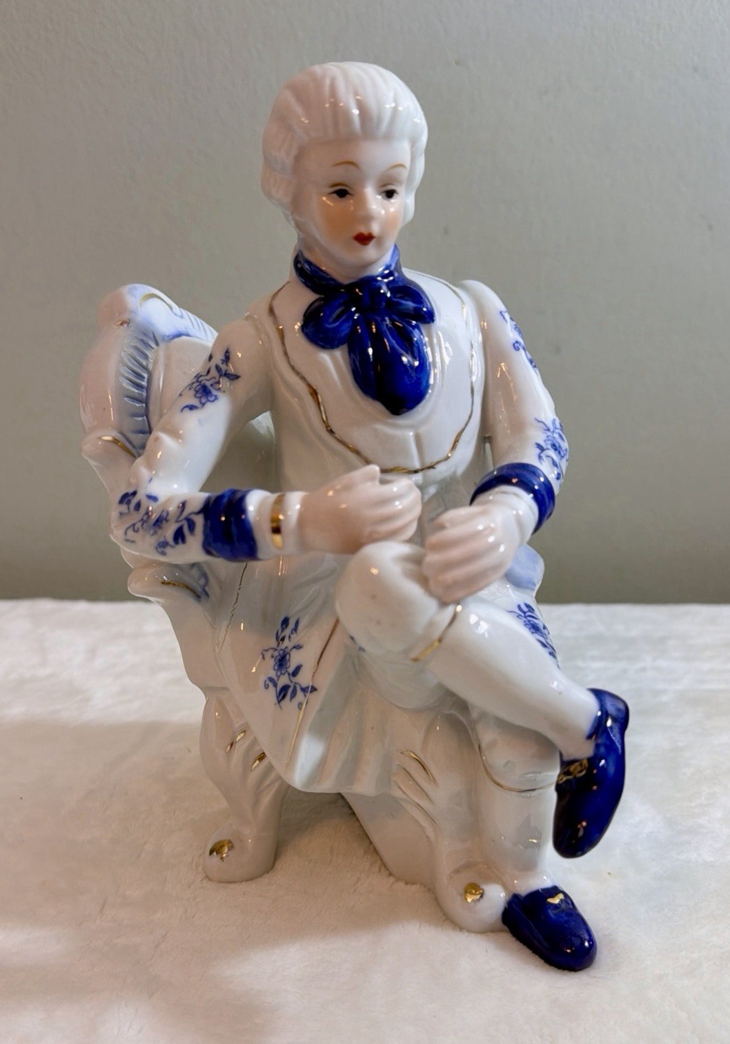 VTG Deville Colonial Blue & White Gentleman, Porcelain w/Gold Trim, 8” T,Taiwan.