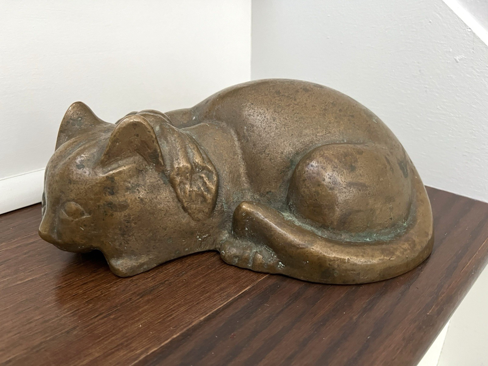 ANTIQUE VINTAGE c1920's SOLID BRONZE SLEEPING CAT DOORSTOP