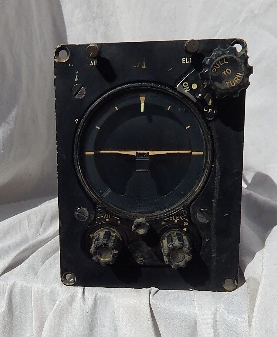 WW2 SBD Dauntless Divebomber Pilot\'s Main Attitude Instrument Mark 4 Autopilot