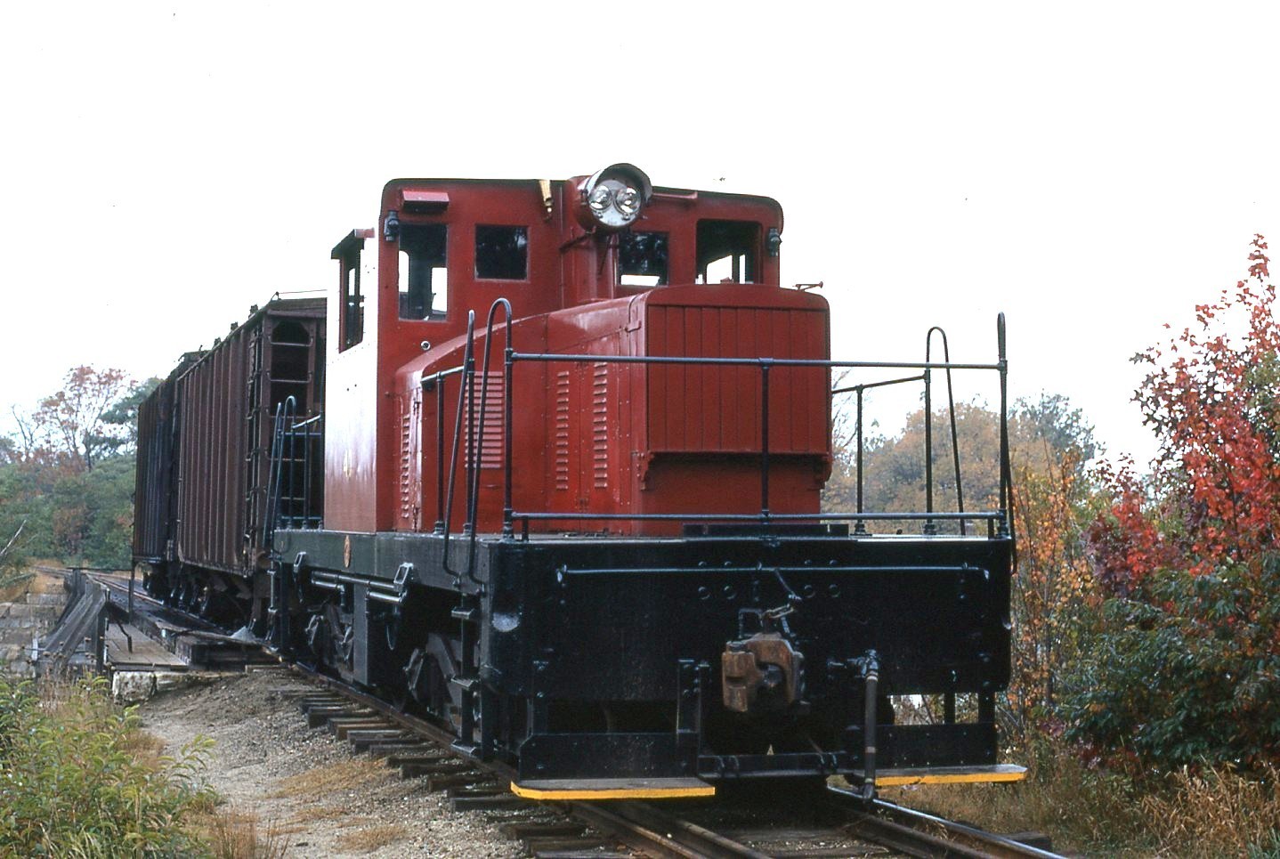 Narragansett Pier RR  65-Ton VULCAN , Peace Dale, RI 10/15/71  (View #1)