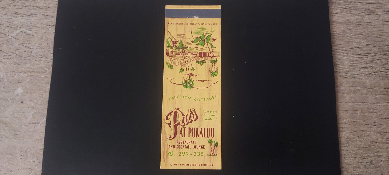 PAT\'S AT PUNALUU RESTAURANT & COCKTAIL LOUNGE HAWAII VINTAGE MATCHBOOK COVER