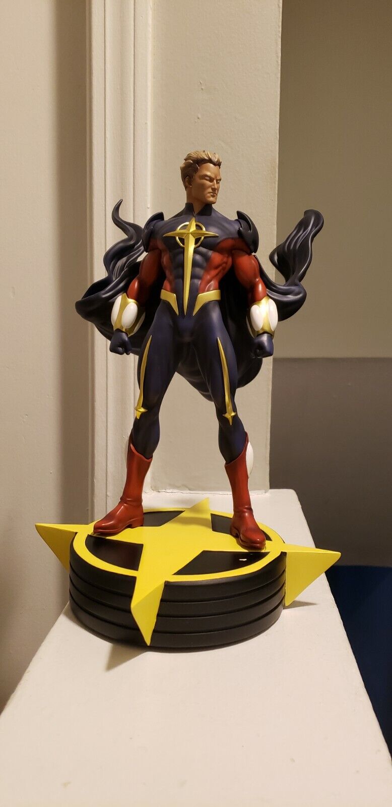 Custom Quasar statue, 50/100. Great condition, paint chip on base, see details.