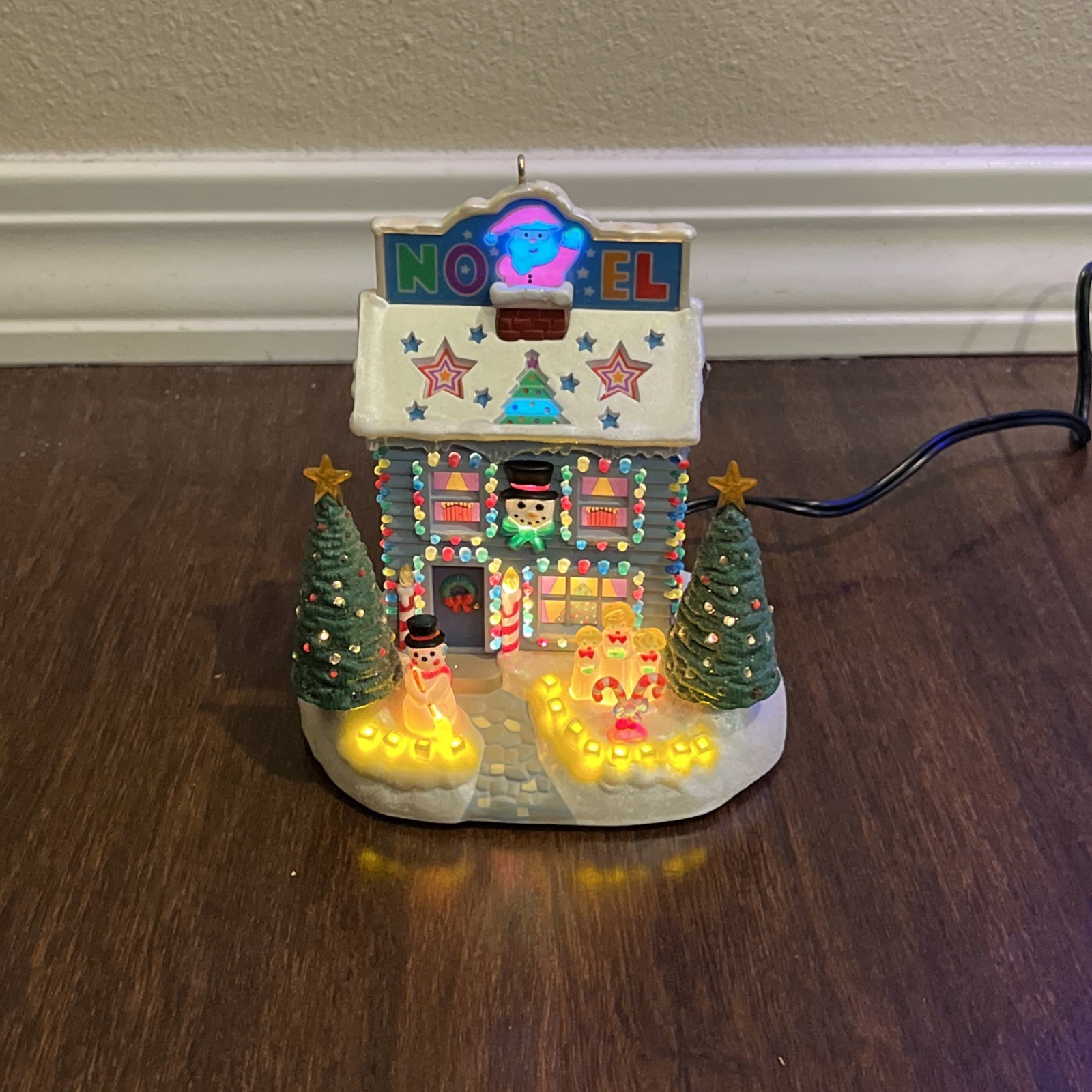 Hallmark Keepsake Ornament Electrical Spectacle 2004 Music & Lights Christmas