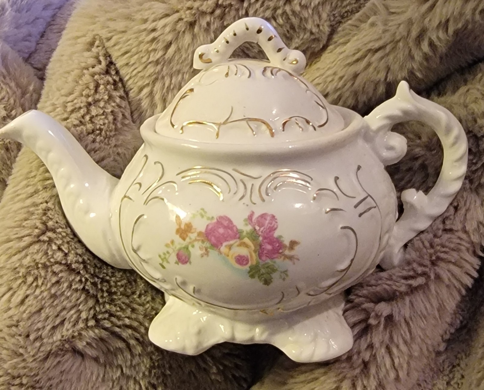 HAND PAINTED ROSES FLORAL TEAPOT ASIAN CHINA 