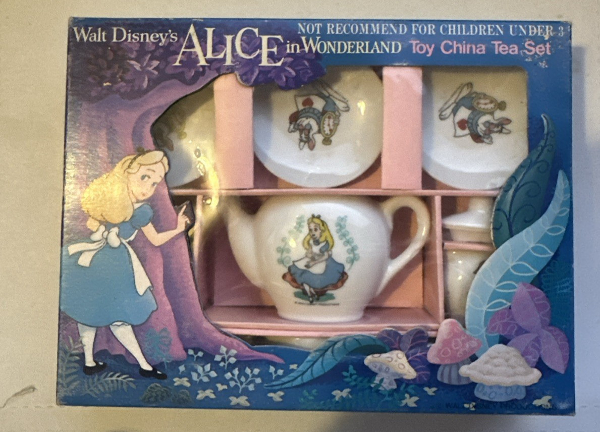 RARE VTG 1980’S Walt Disney’s Alice In Wonderland Toy China Tea Set