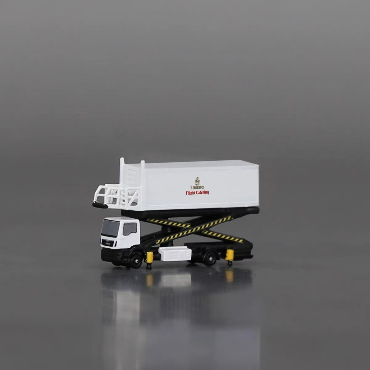 1:400/200/144 scale EMIRATES single-axle aircraft catering truck GSE model
