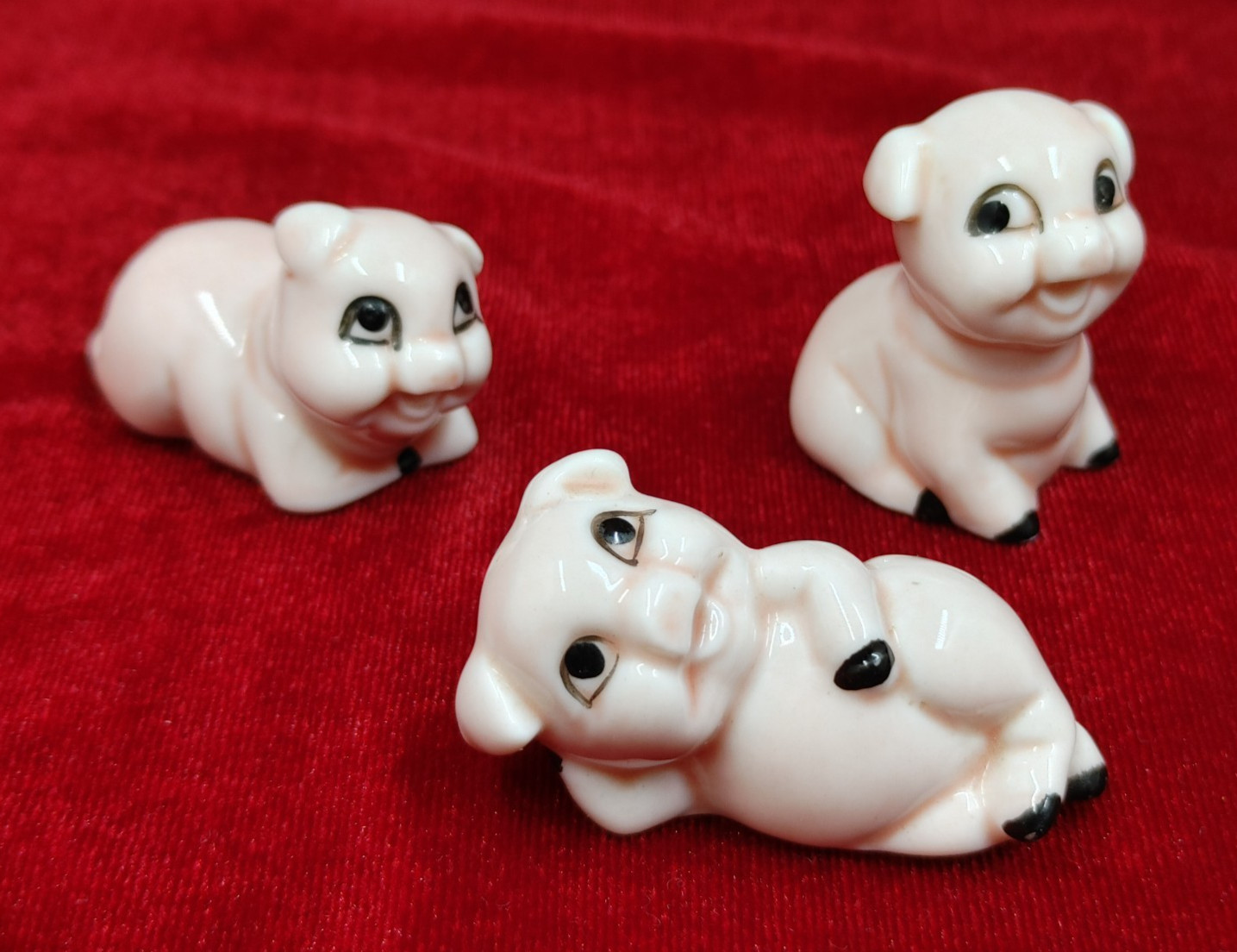 Vintage Miniature Pink Pig Figurines Lot of 3 Ceramic Farm Animals 1
