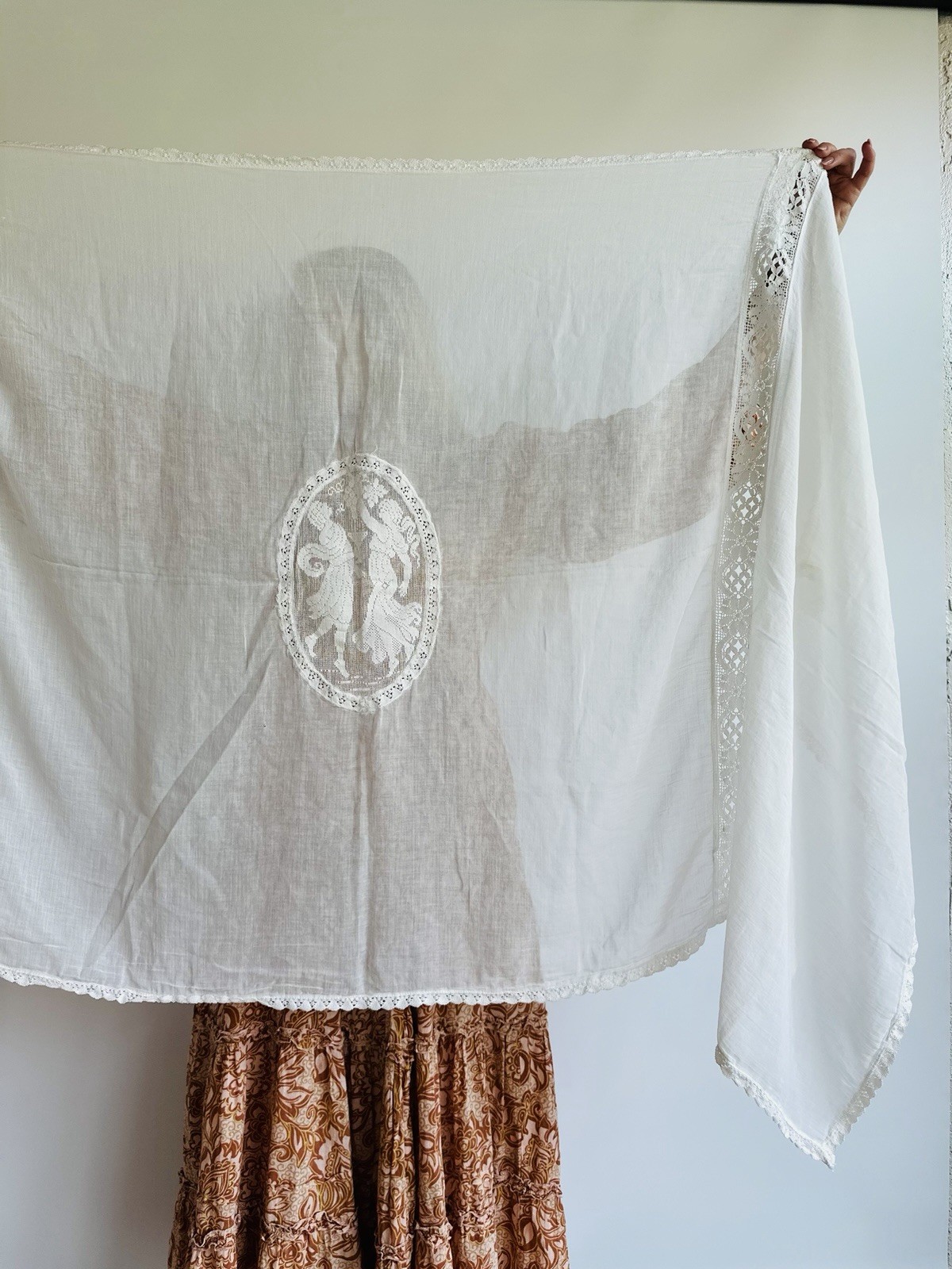 Antique White Linen Lace Tablecloth Cherub Figural Italian Renaissance 76x34