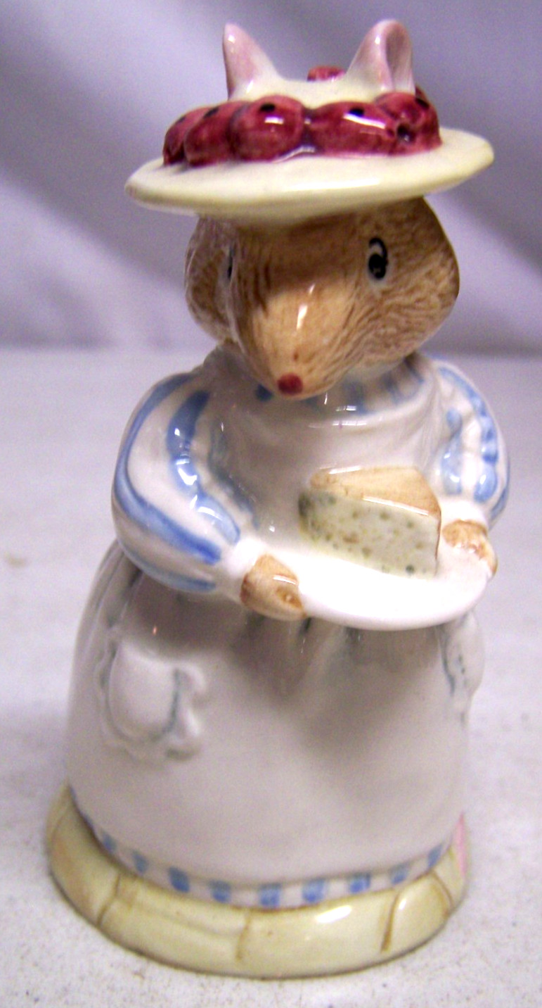 Vintage 1982 Royal Doulton Mrs Apple Brambly Hedge Mouse Figurine Jill Barklem