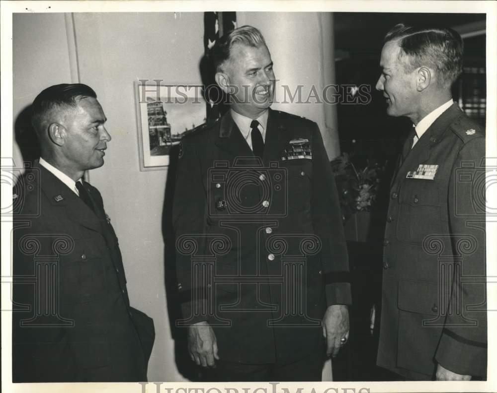 1964 Press Photo Thomas Evans meets officers at Defense Subsistence Center