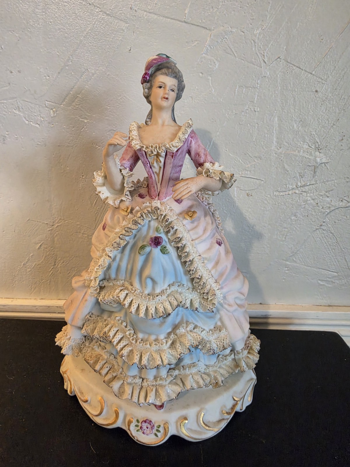 VINTAGE DRESDEN PAT #8342 ANTOINETTE MARDI GRAS FIGURINE 10 INCH TALL W/O BOX VINTAGE DRESDEN PAT #8342 ANTOINETTE MARDI GRAS FIGURINE 10 INCH TALL W/O BOX