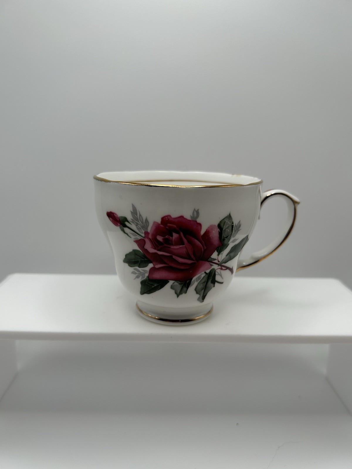 Vintage Pandora Duchess Fine Bone China Red Rose Teacup England Gold Rim. D5 Vintage Pandora Duchess Fine Bone China Red Rose Teacup England Gold Rim. D5