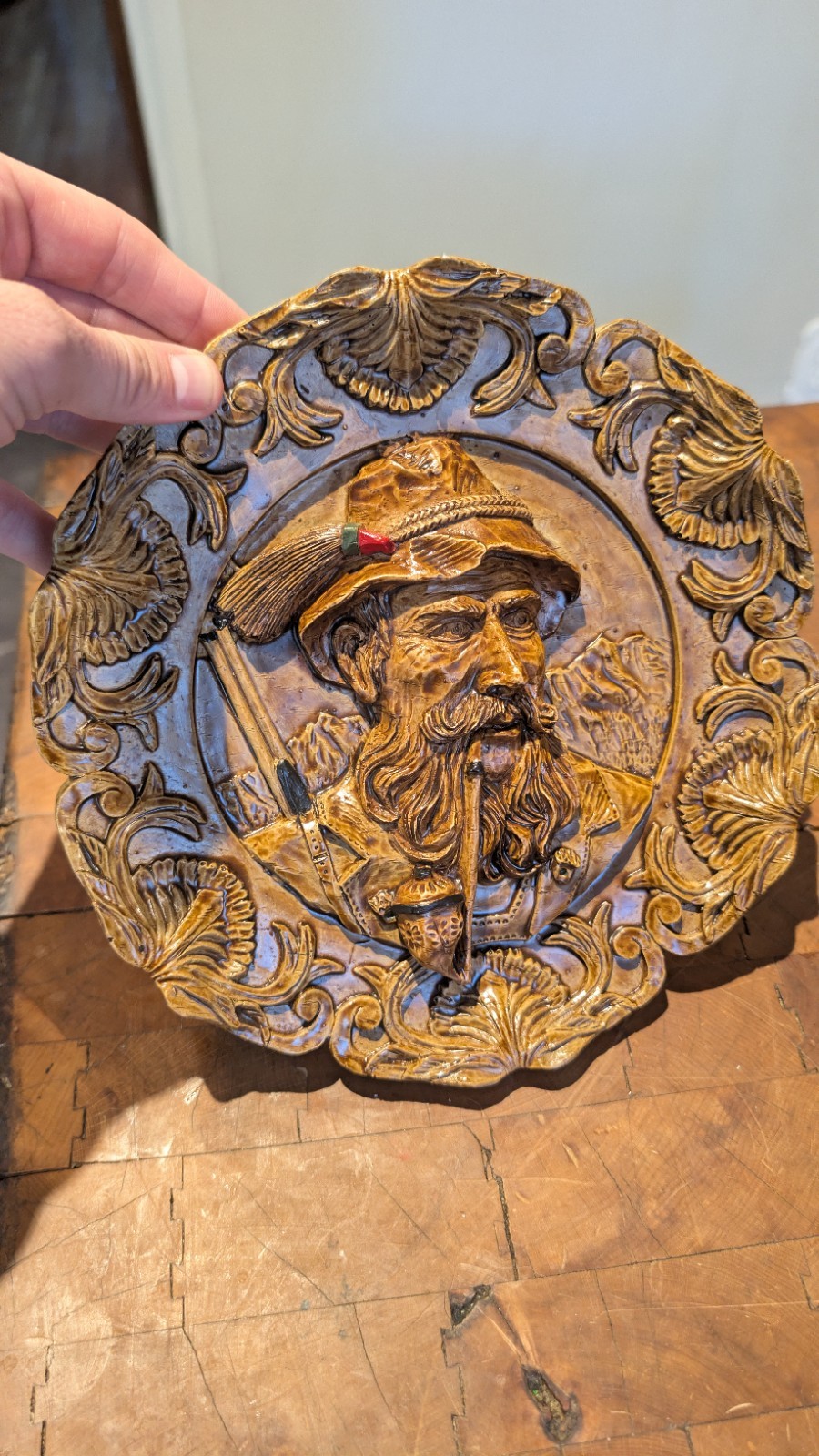 Vintage Bavarian Hunter Ceramic Wall Hanging Plaque Plate Alpine German Pipe 9\