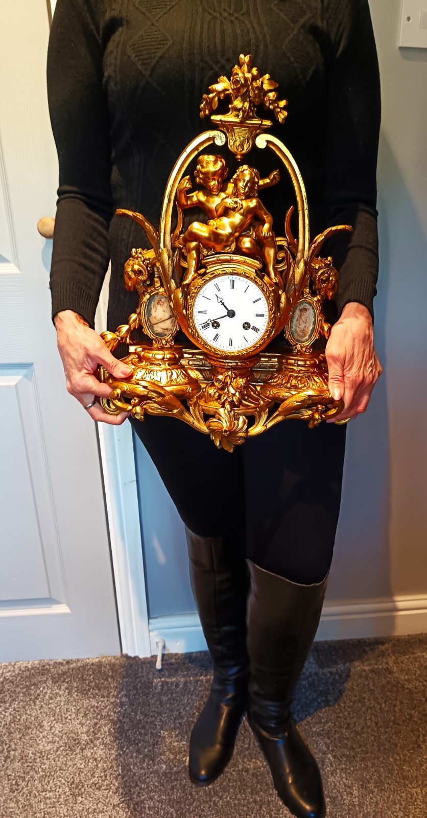 ANTIQUE FRENCH FIGURAL MANTEL CLOCK.