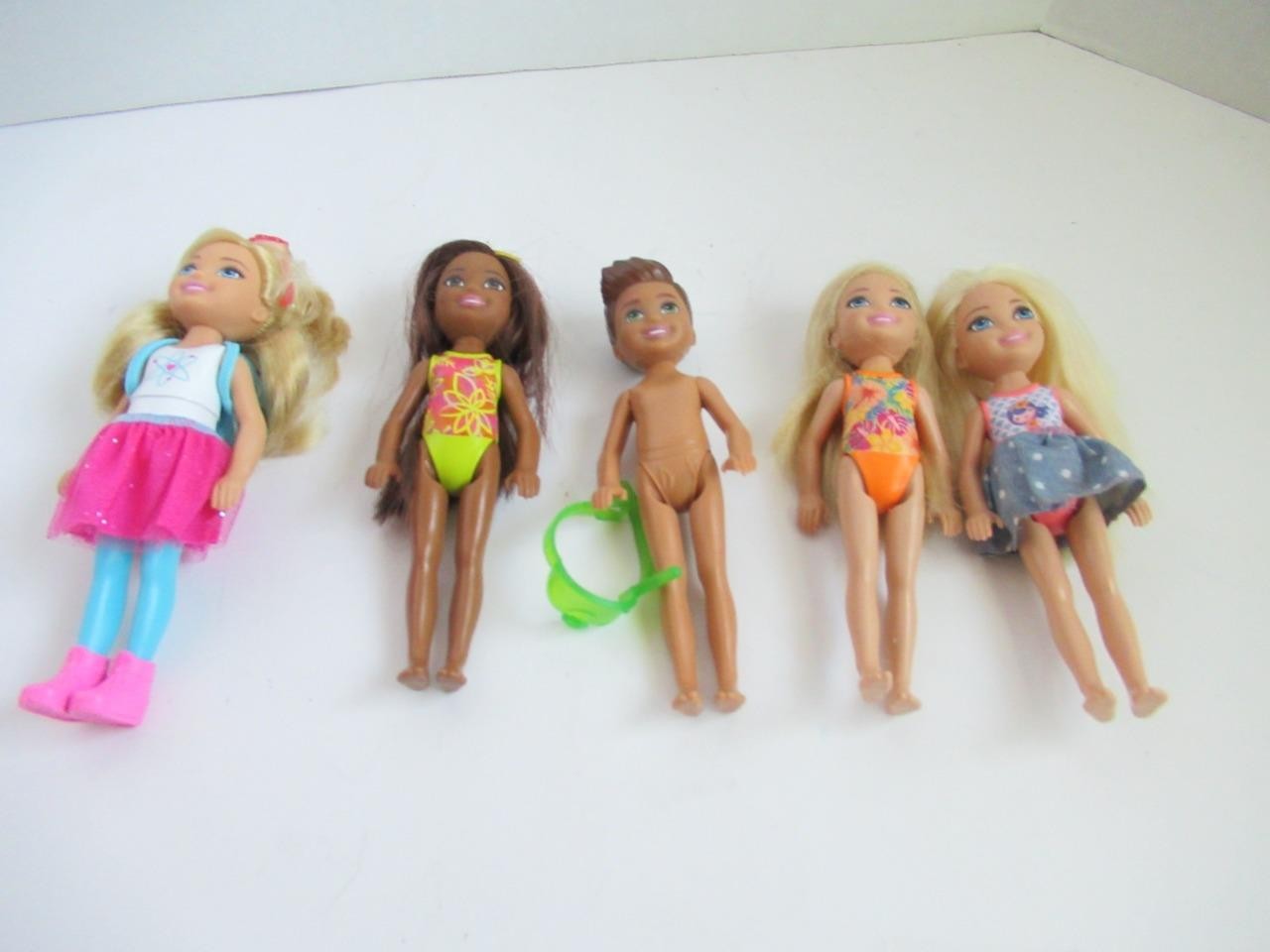Nice Group of Barbie Club Chelsea Dolls One Boy 4 Girls Clothes and Accessories