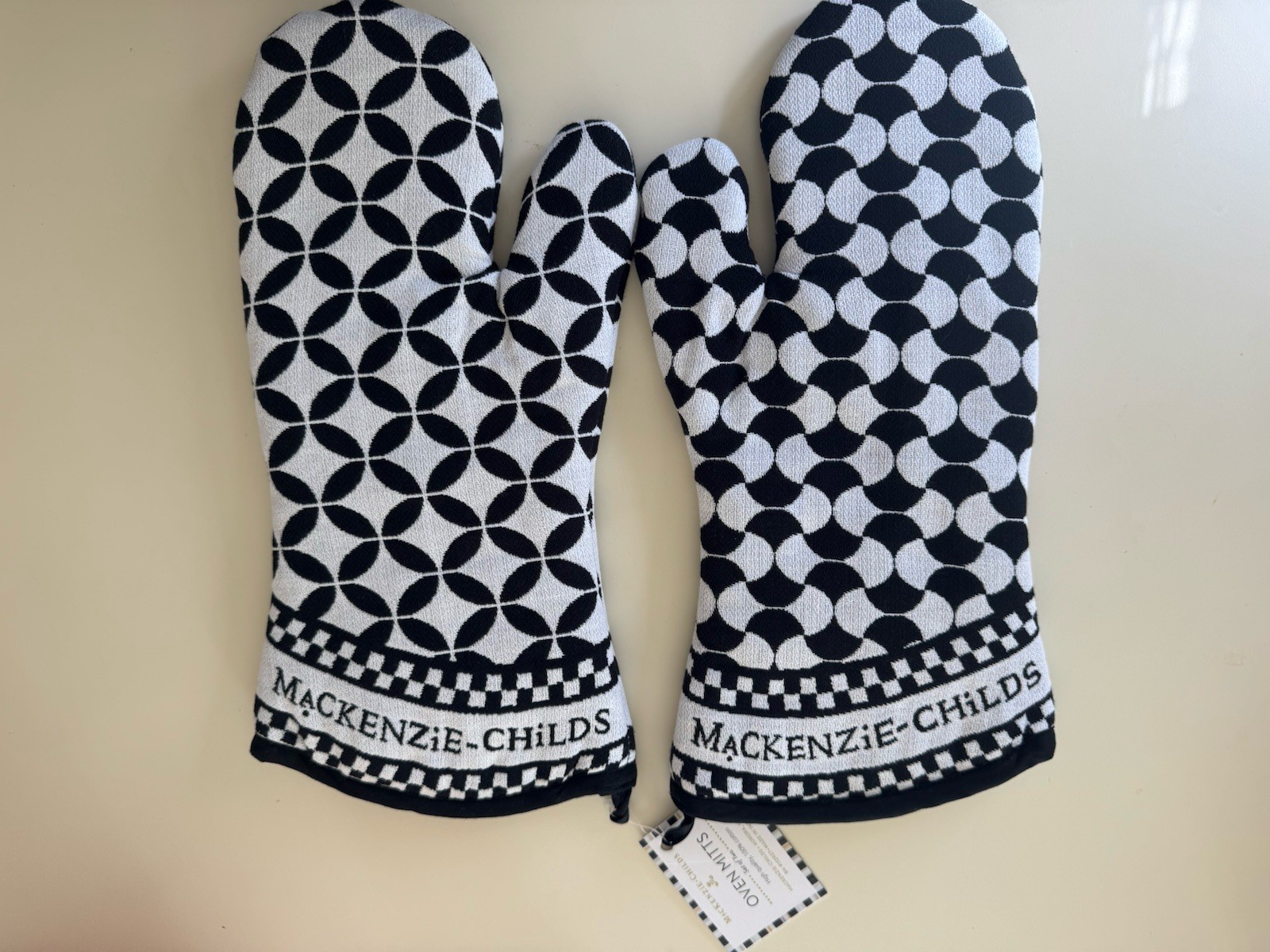 MACKENZIE CHILDS OVEN MITTS BLACK & WHITE *NEW W/ TAGS*